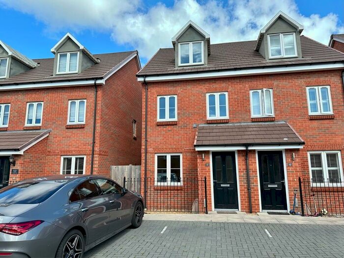 3 Bedroom Semi-Detached House To Rent In Daffodil Road, Worthing, BN13