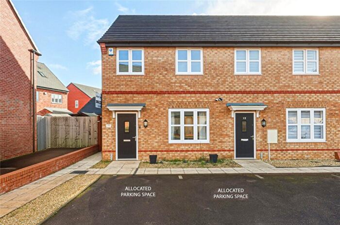 3 Bedroom End Of Terrace House For Sale In Yarrow Place, Ampthill, Bedfordshire, MK45