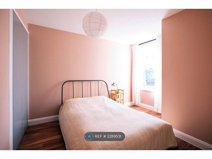 3 Bedroom Flat To Rent In Nunhead, London, SE15