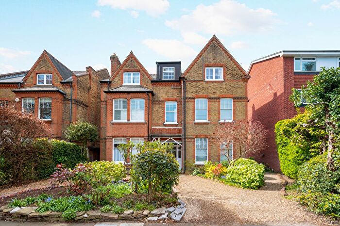 1 Bedroom Flat For Sale In Parklands, Surbiton, KT5