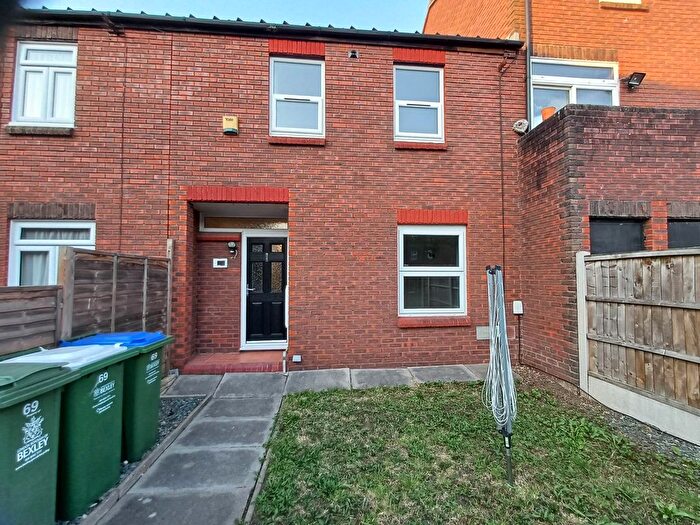 2 Bedroom Property To Rent In Parkway, Erith, DA18