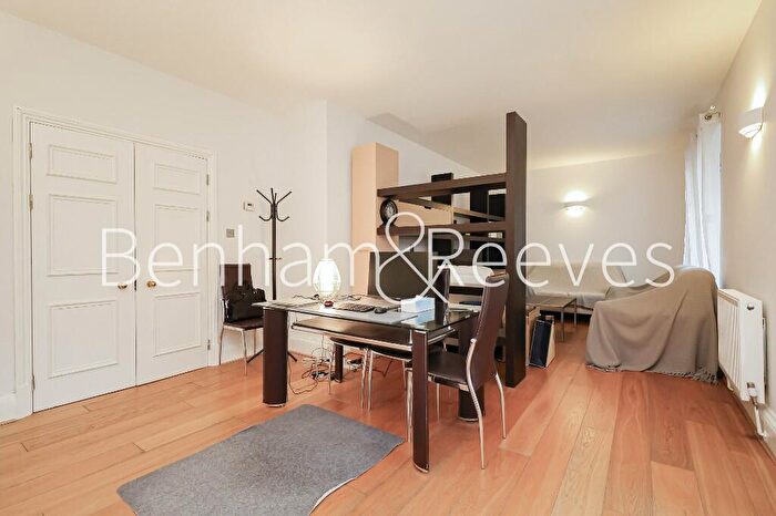 2 Bedroom Apartment To Rent In Carlyle Court, Chelsea Harbour, SW10