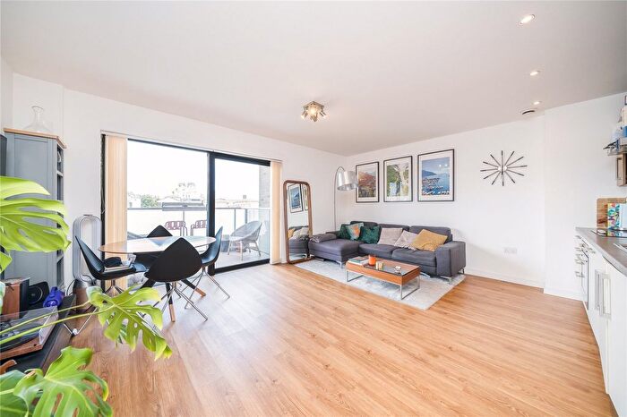 1 Bedroom Flat To Rent In Cotall Street, London, E14