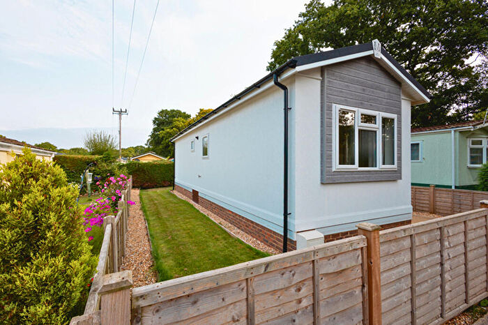 1 Bedroom Park Home For Sale In Southampton, Hampshire, SO45