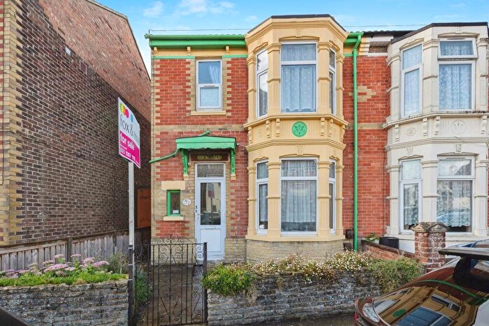 3 Bedroom Semi-Detached House For Sale In Knowsley Road, Portsmouth, PO6