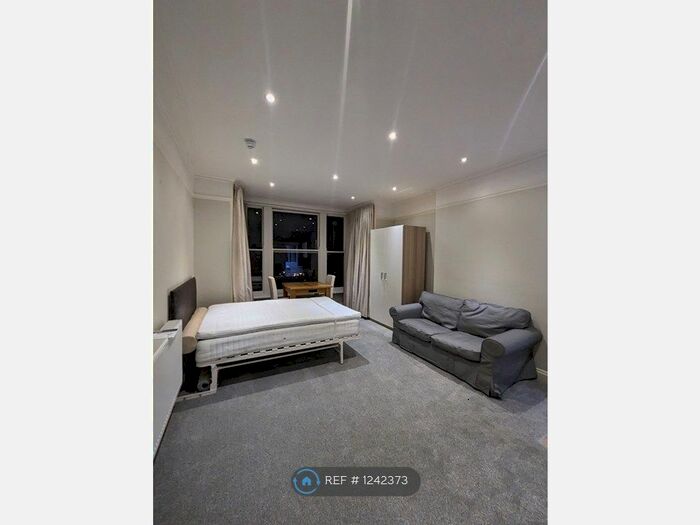 Studio To Rent In Clouds Hill Road, Bristol, BS5