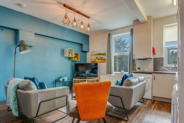 4 Bedroom House To Rent In North Lane, Leeds, LS6