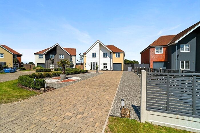 6 Bedroom Detached House For Sale In Wilson Close, Tendring, Clacton-On-Sea, CO16