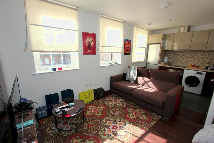 Studio To Rent In King Henry Terrace, Sovereign Court, Wapping, E1W