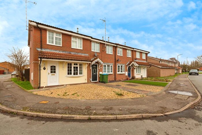 3 Bedroom End Of Terrace House For Sale In Crocus Drive, Willows, Aylesbury, HP21
