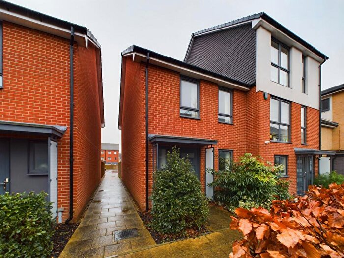 3 Bedroom Semi Detached House For Sale In Woolhampton Way, Reading, Berkshire, RG2