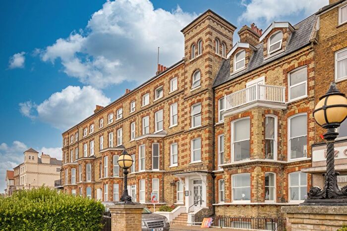 3 Bedroom Flat For Sale In Victoria Parade, Broadstairs, Kent, CT10
