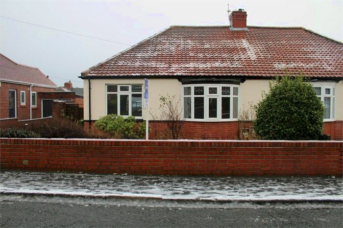 3 Bedroom Semi-Detached Bungalow To Rent In Ashleigh Road, Newcastle Upon Tyne, NE5
