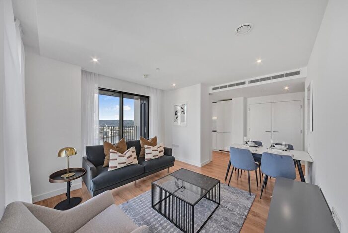 2 Bedroom Apartment To Rent In One Thames Quay, Marsh Wall, E14