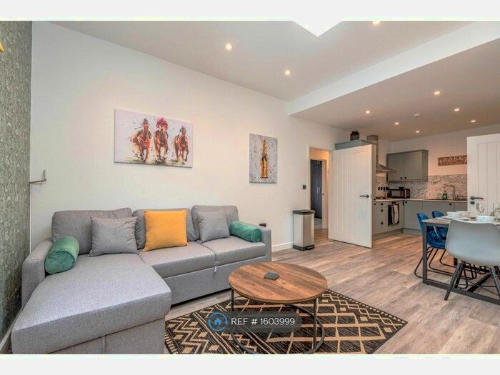 2 Bedroom Flat To Rent In High Street, Cheltenham, GL50