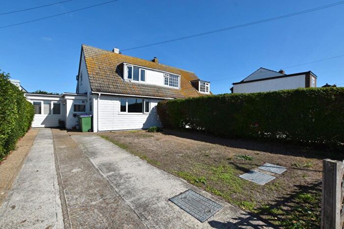 4 Bedroom Chalet For Sale In Prior Road, Greatstone, New Romney, TN28