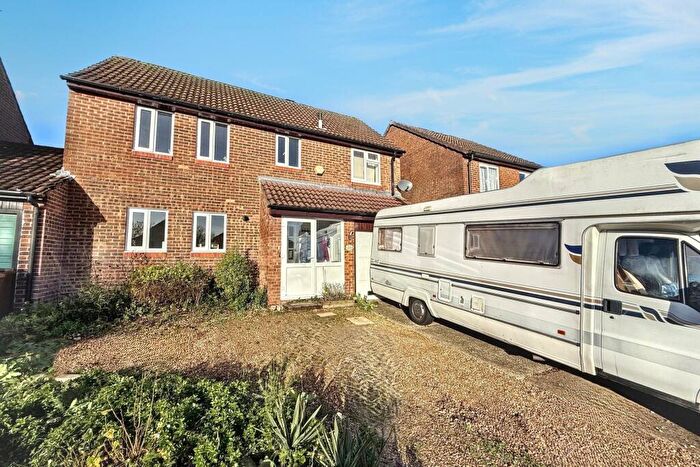 5 Bedroom Link Detached House For Sale In Badger Farm, SO22