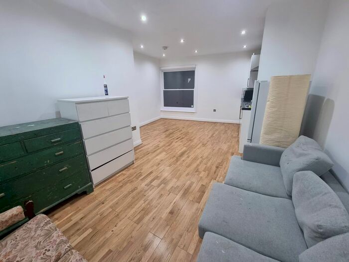 3 Bedroom Flat To Rent In Foulden Road, London, N16