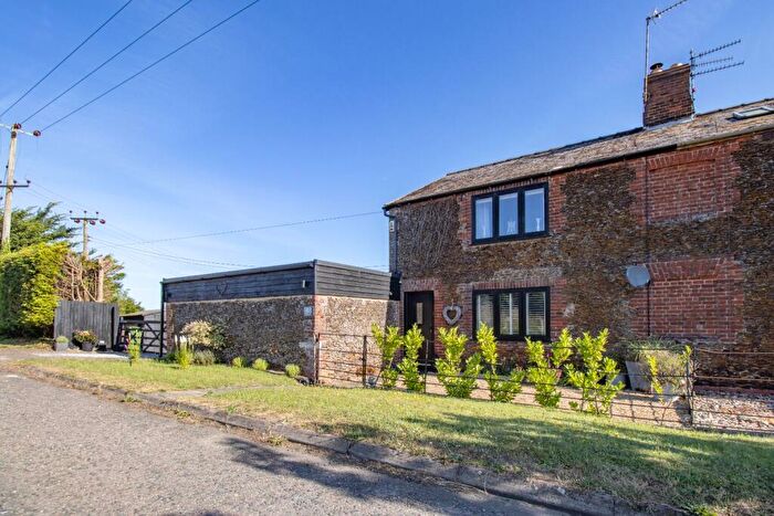 3 Bedroom Cottage For Sale In Hillington, PE31