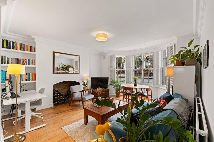 1 Bedroom Flat For Sale In Oxford Gardens, Ladbroke Grove, W10