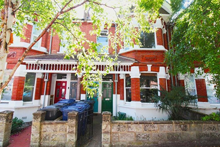 2 Bedroom Flat To Rent In Valetta Road, Acton, W3
