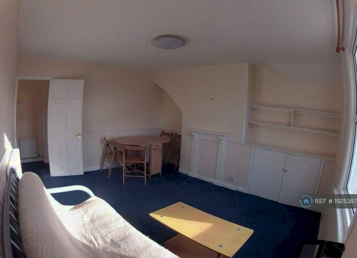 2 Bedroom Maisonette To Rent In Oxford House, Wokingham, RG41