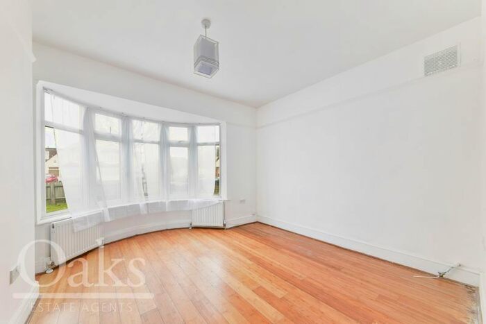 3 Bedroom Bungalow To Rent In The Glade, Croydon, CR0