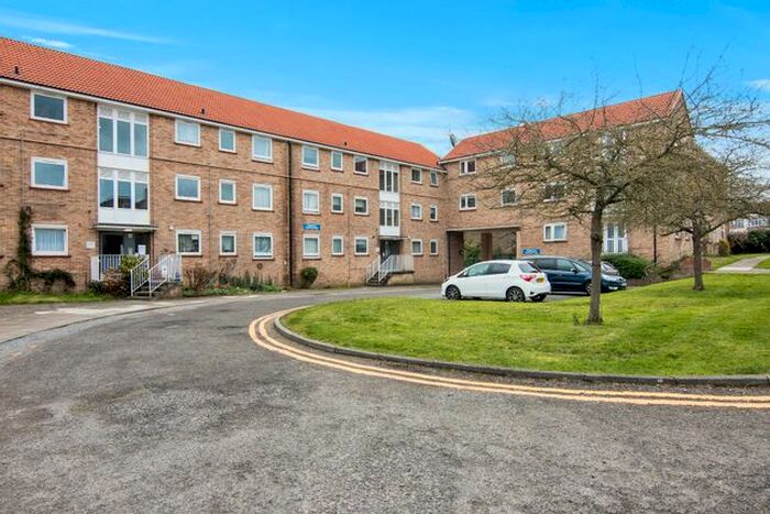 2 Bedroom Flat To Rent In Linkside, Enfield EN2