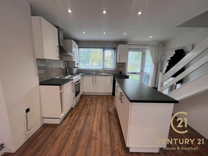 2 Bedroom Terraced House To Rent In Norwood Road, Southall, UB2