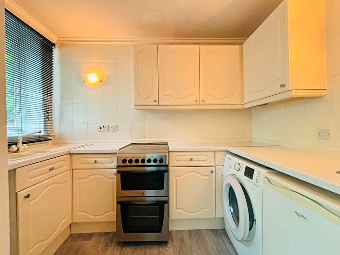 1 Bedroom Flat To Rent In Cross Road, Paisley, Renfrewshire, PA2