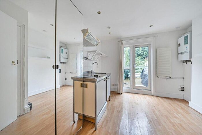 Flat To Rent In Weston Park, Crouch End, London, N8