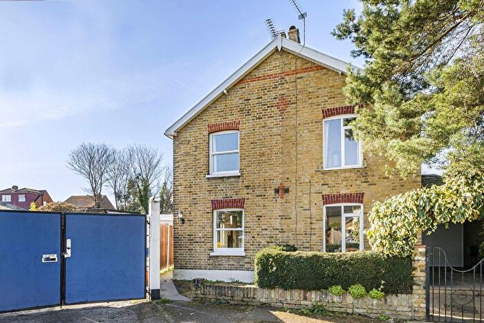 2 Bedroom Property To Rent In Upper Halliford Road, Sunbury, TW17