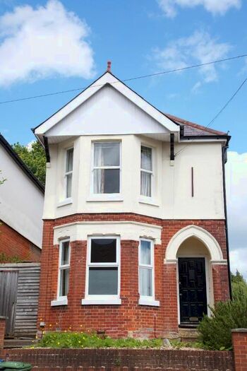 5 Bedroom Property To Rent In Oakhurst Road, Southampton, SO17