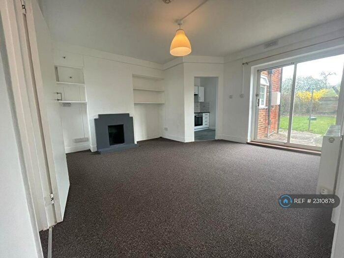 2 Bedroom Flat To Rent In Roe Lane, London, NW9