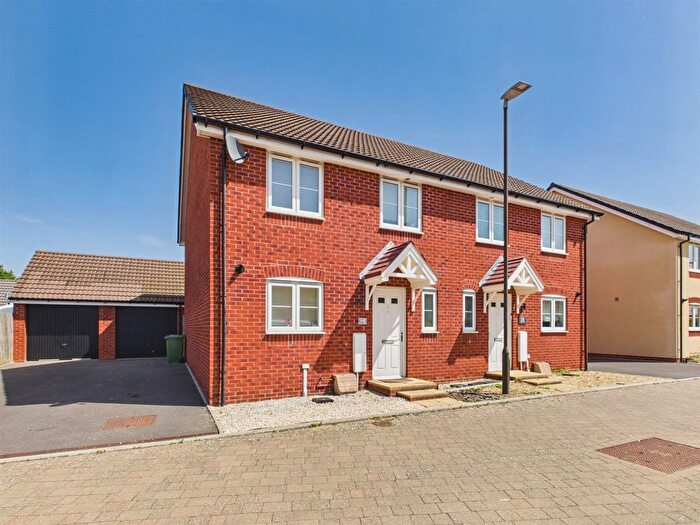3 Bedroom Semi Detached House For Sale In Aspen Way, Brockworth, Gloucester, GL3