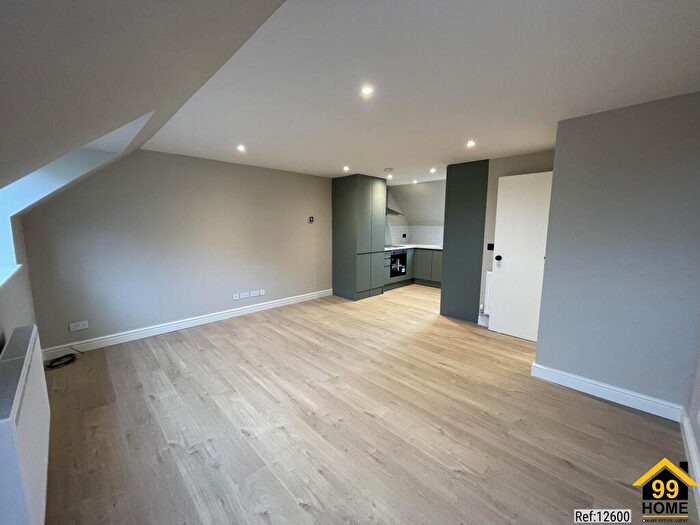 2 Bedroom Flat To Rent In Killicks, Cranleigh, Surrey, GU6