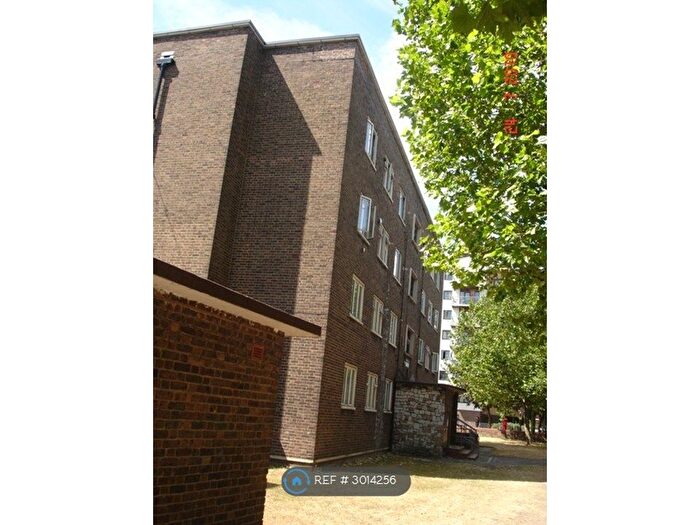 4 Bedroom Flat To Rent In Apsley House, London, E1