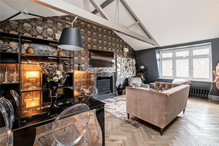 2 Bedroom Apartment To Rent In Redcliffe Gardens, London, SW10