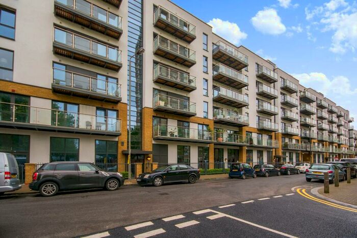 Garage / Parking To Rent In Gwynne Road, Battersea, London, SW11