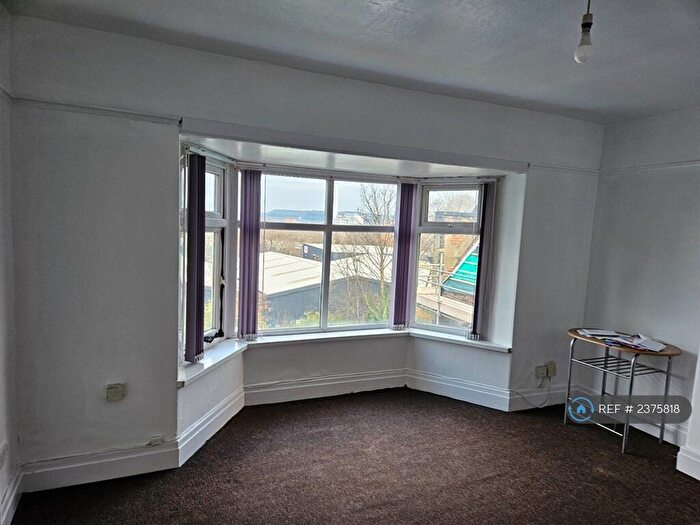 3 Bedroom Flat To Rent In Birkby, Huddersfield, HD1