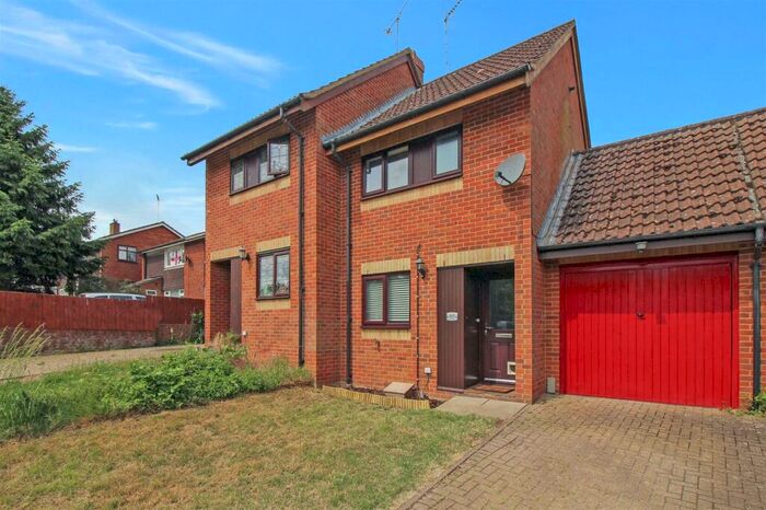 2 Bedroom Semi-Detached House For Sale In Mount Pleasant, Soulbury, LU7