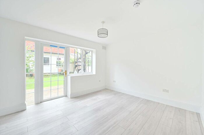 Studio To Rent In Mora Road, Cricklewood, London, NW2