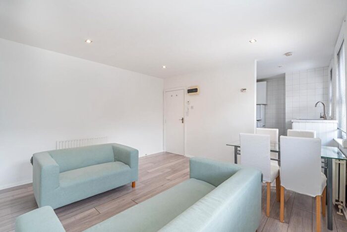 1 Bedroom Flat To Rent In Thornbury Avenue, Southampton, SO15