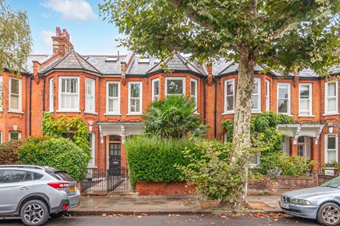 4 Bedroom Property For Sale In Oxford Gardens, North Kensington, London, W10