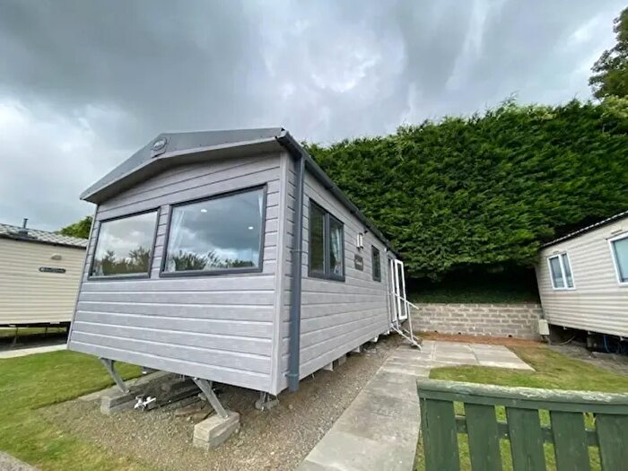 2 Bedroom Mobile/park Home For Sale In Marsh Road, Tenby, SA70