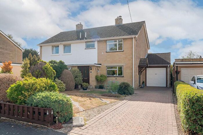 3 Bedroom Semi-Detached House For Sale In Forge Close, Merton, OX25