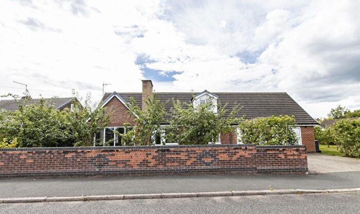 3 Bedroom Detached Bungalow For Sale In Brandene Close, Calow, Chesterfield, S44