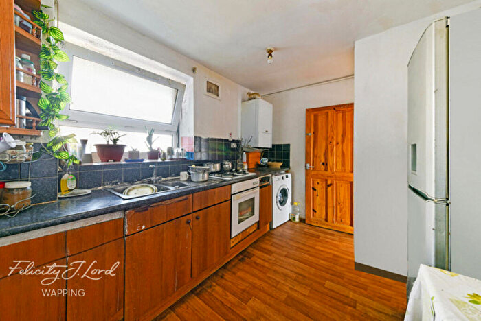 2 Bedroom Flat For Sale In Sutton Street, London, E1