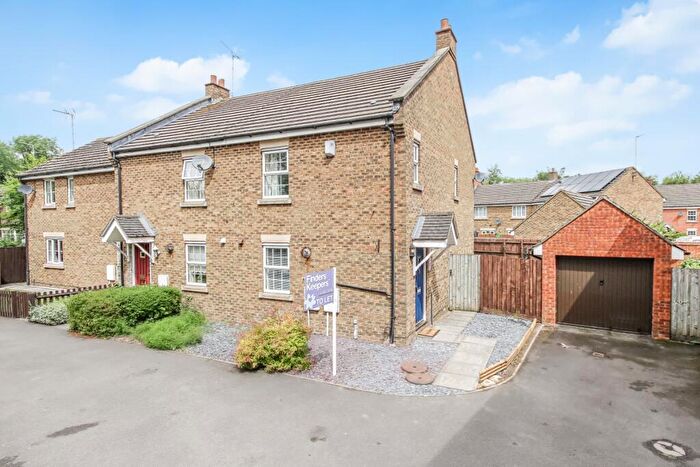 3 Bedroom Semi-Detached House To Rent In Stroud Close, Banbury, OX16