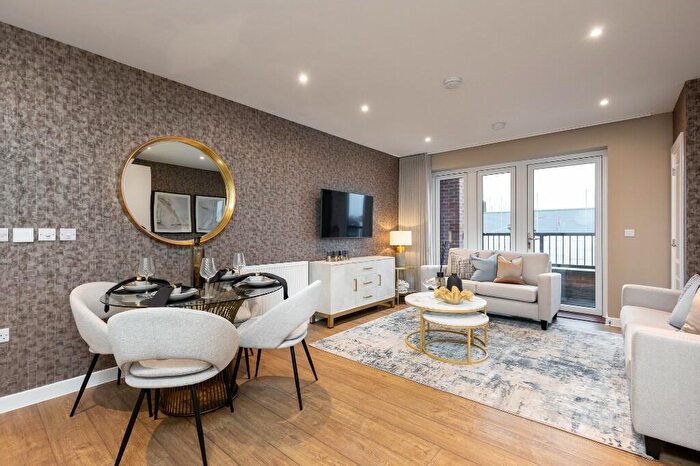 2 Bedroom Apartment For Sale In Suttons Lane, Havering, Hornchurch, RM12